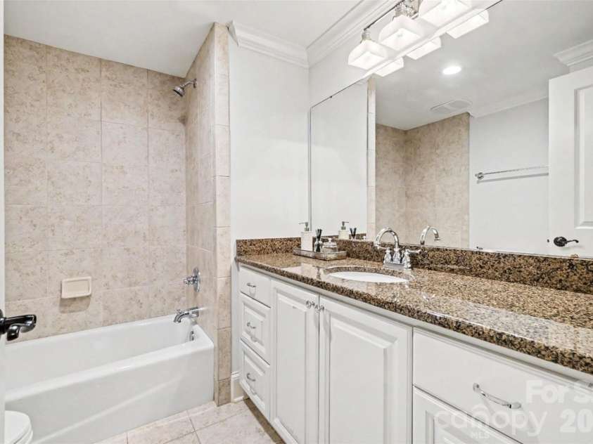 8000 Skye Lochs Drive, Waxhaw, NC 28173.  MLS# CAR4388481, YatesRealty ID 16067. 