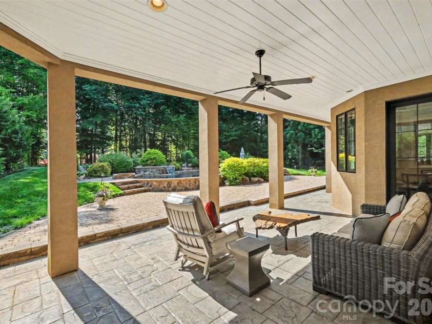 8000 Skye Lochs Drive, Waxhaw, NC 28173.  MLS# CAR4388481, YatesRealty ID 16067. 
