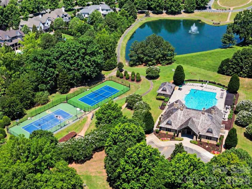 8000 Skye Lochs Drive, Waxhaw, NC 28173.  MLS# CAR4388481, YatesRealty ID 16067. 