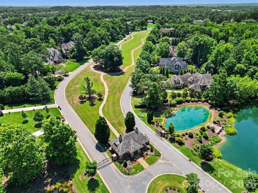 8000 Skye Lochs Drive, Waxhaw, NC 28173.  MLS# CAR4388481, YatesRealty ID 16067. 