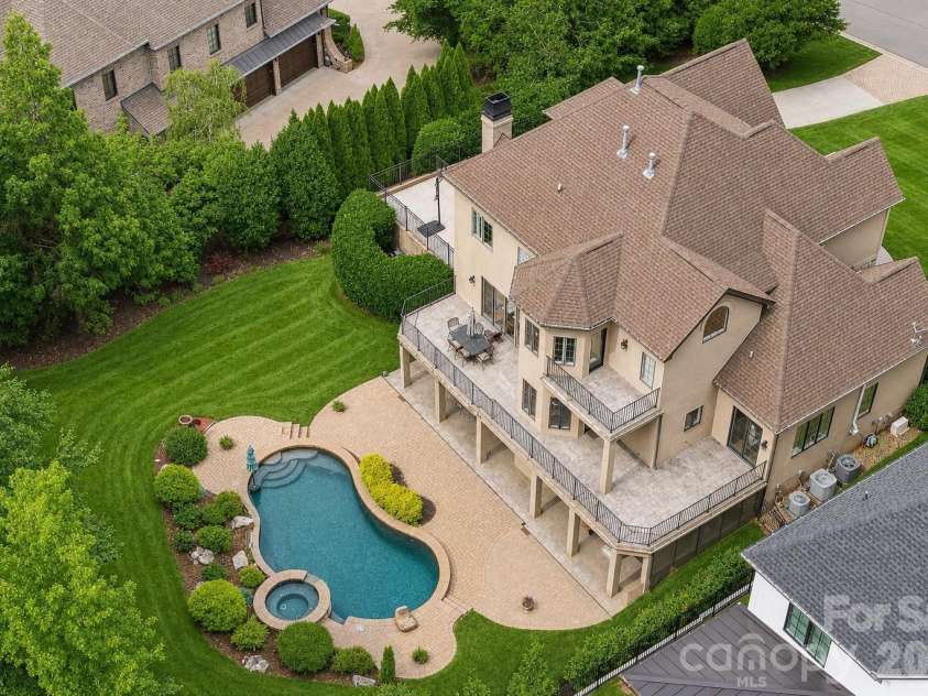 8000 Skye Lochs Drive, Waxhaw, NC 28173.  MLS# CAR4388481, YatesRealty ID 16067. 