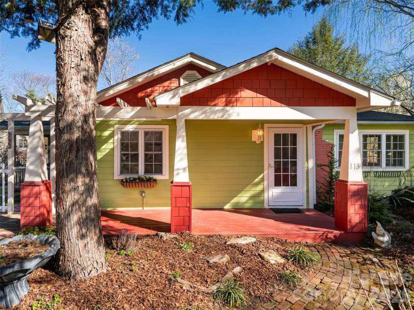 113 5th Street, Black Mountain, NC 28711.  MLS# CAR4358308, YatesRealty ID 16068. 