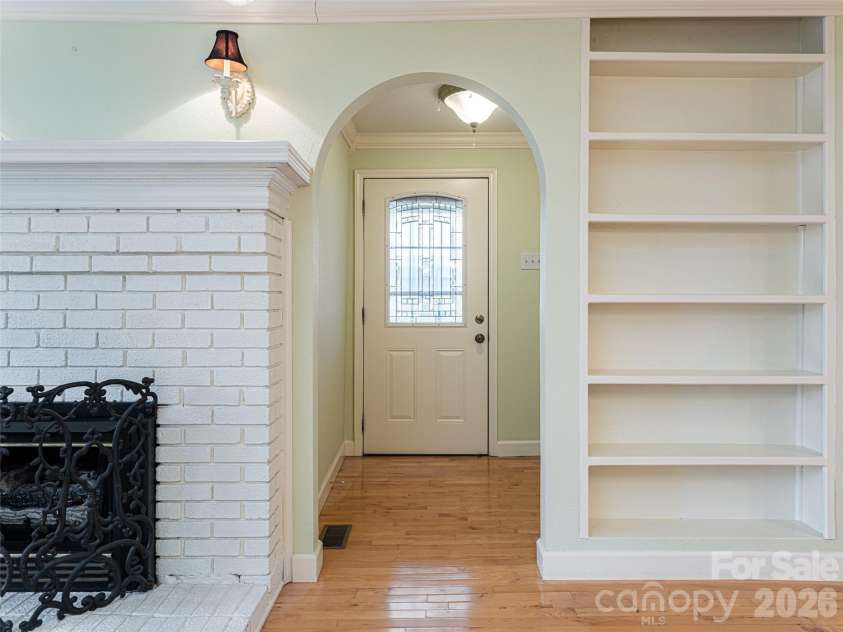 113 5th Street, Black Mountain, NC 28711.  MLS# CAR4358308, YatesRealty ID 16068. 