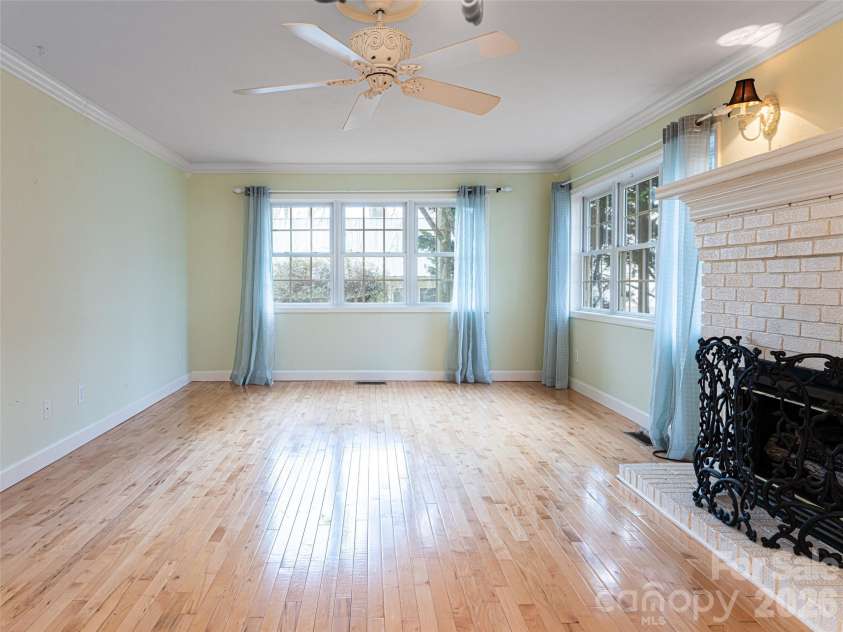 113 5th Street, Black Mountain, NC 28711.  MLS# CAR4358308, YatesRealty ID 16068. 