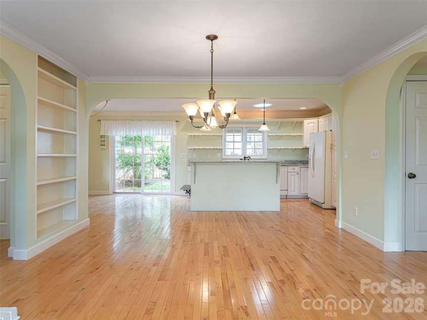 113 5th Street, Black Mountain, NC 28711.  MLS# CAR4358308, YatesRealty ID 16068. 