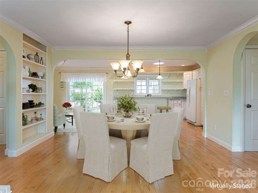 113 5th Street, Black Mountain, NC 28711.  MLS# CAR4358308, YatesRealty ID 16068. 
