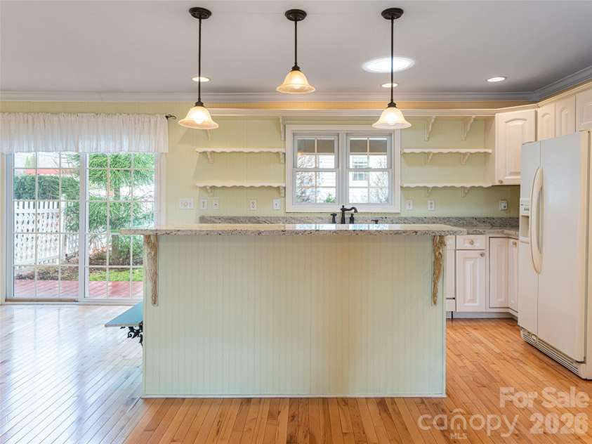 113 5th Street, Black Mountain, NC 28711.  MLS# CAR4358308, YatesRealty ID 16068. 