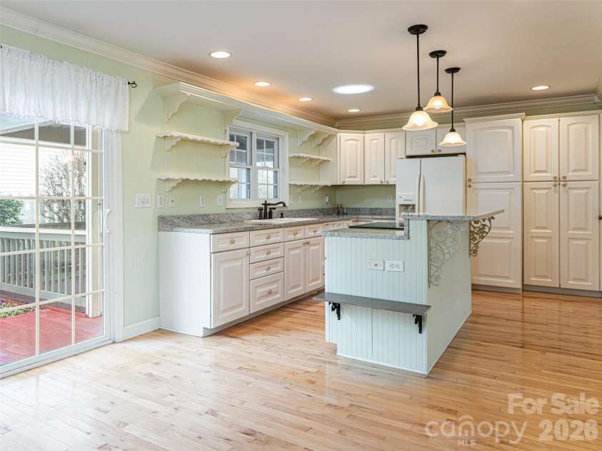 113 5th Street, Black Mountain, NC 28711.  MLS# CAR4358308, YatesRealty ID 16068. 
