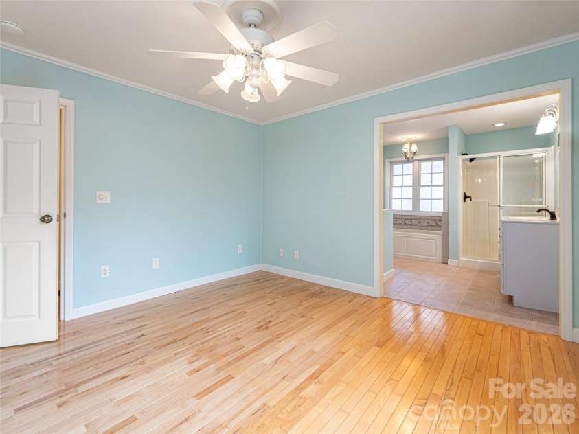 113 5th Street, Black Mountain, NC 28711.  MLS# CAR4358308, YatesRealty ID 16068. 