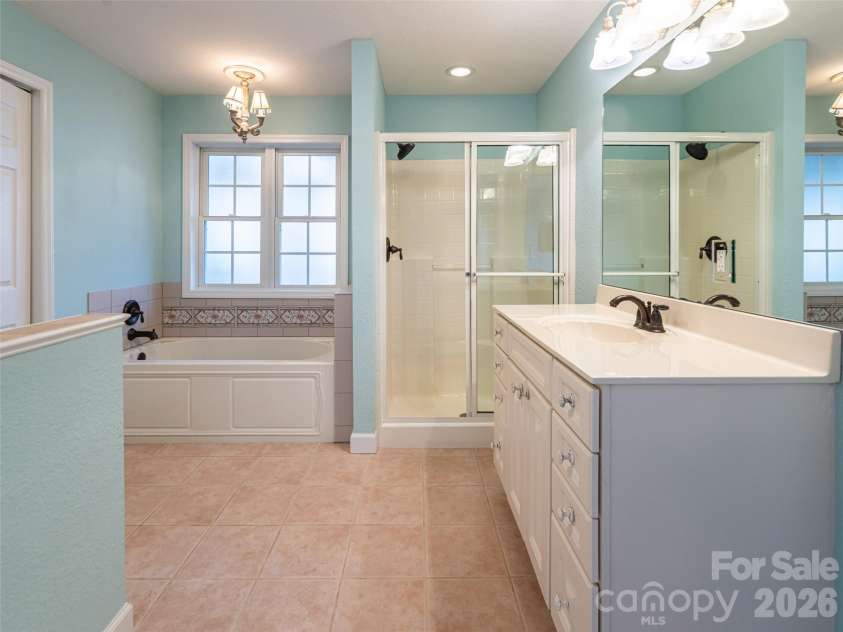 113 5th Street, Black Mountain, NC 28711.  MLS# CAR4358308, YatesRealty ID 16068. 