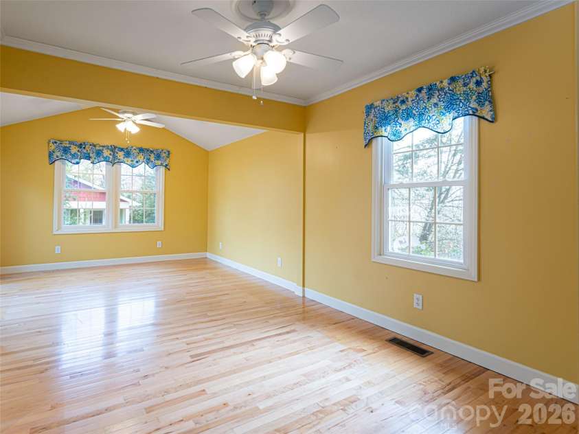 113 5th Street, Black Mountain, NC 28711.  MLS# CAR4358308, YatesRealty ID 16068. 