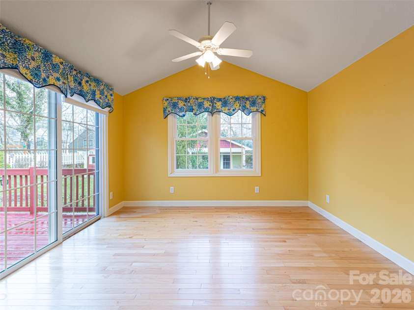 113 5th Street, Black Mountain, NC 28711.  MLS# CAR4358308, YatesRealty ID 16068. 