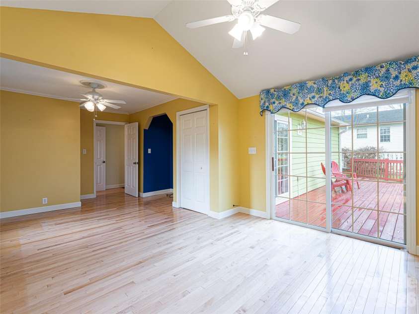 113 5th Street, Black Mountain, NC 28711.  MLS# CAR4358308, YatesRealty ID 16068. 