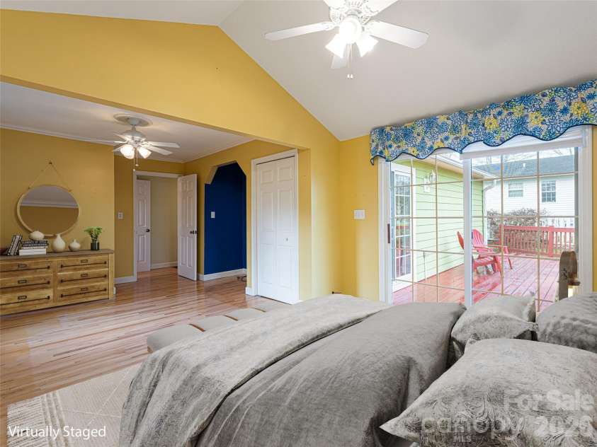 113 5th Street, Black Mountain, NC 28711.  MLS# CAR4358308, YatesRealty ID 16068. 