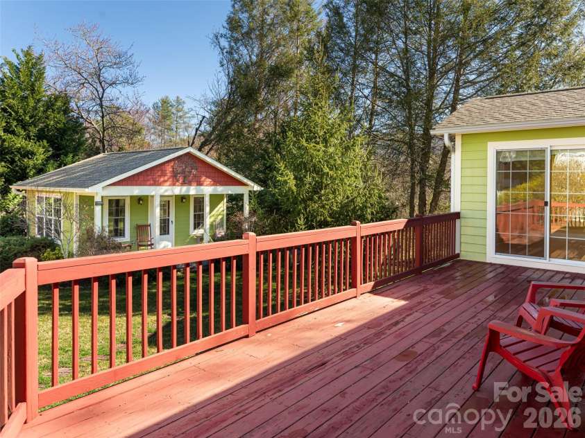 113 5th Street, Black Mountain, NC 28711.  MLS# CAR4358308, YatesRealty ID 16068. 