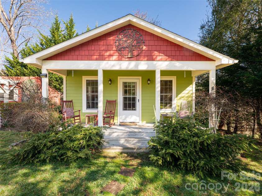 113 5th Street, Black Mountain, NC 28711.  MLS# CAR4358308, YatesRealty ID 16068. 