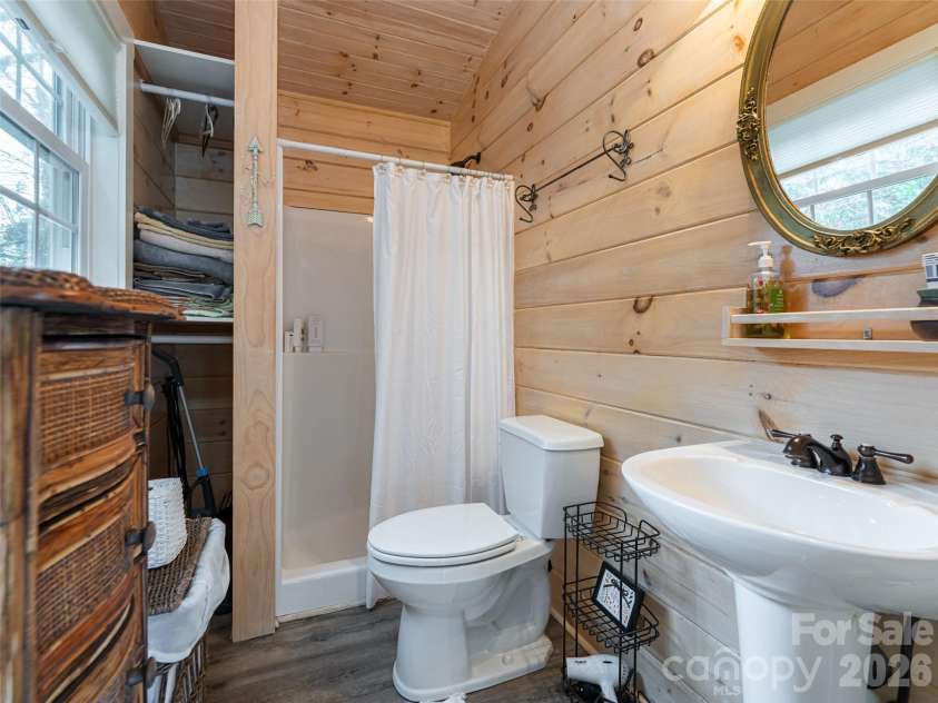 113 5th Street, Black Mountain, NC 28711.  MLS# CAR4358308, YatesRealty ID 16068. 
