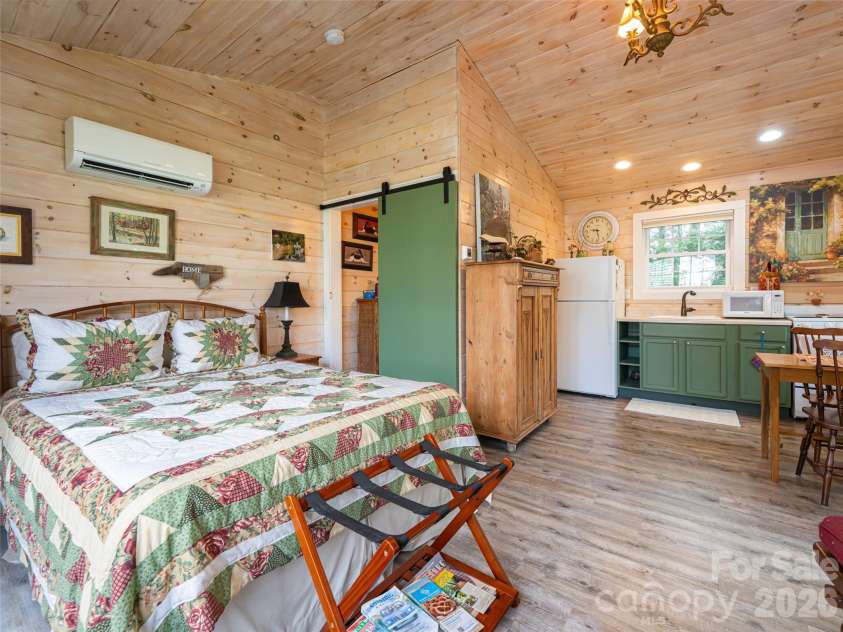 113 5th Street, Black Mountain, NC 28711.  MLS# CAR4358308, YatesRealty ID 16068. 