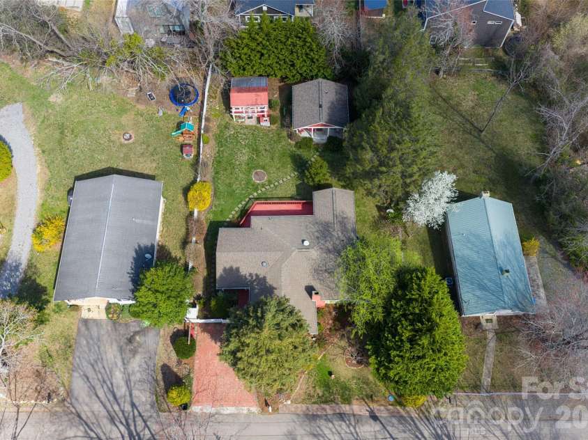 113 5th Street, Black Mountain, NC 28711.  MLS# CAR4358308, YatesRealty ID 16068. 
