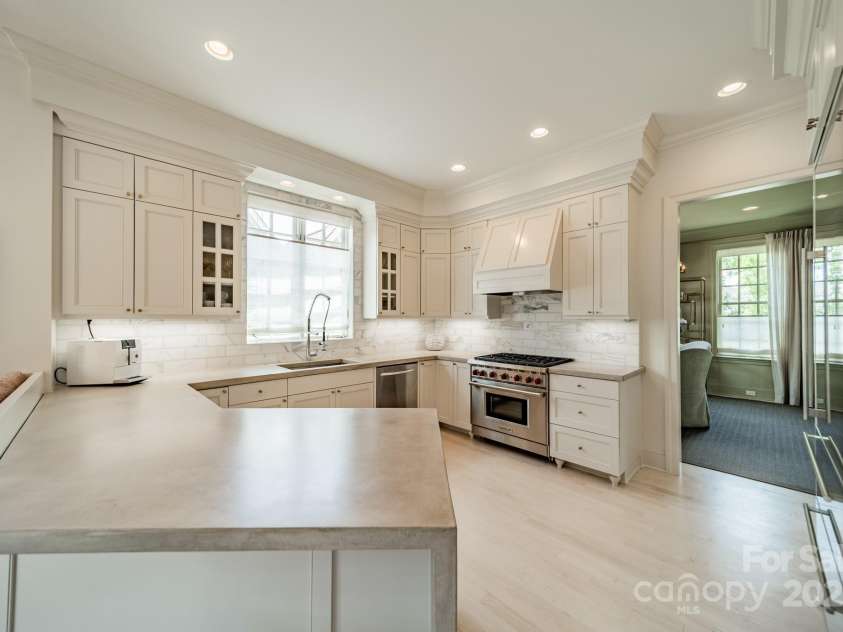 1801 Maryland Avenue, Charlotte, NC 28209.  MLS# CAR4235265, YatesRealty ID 16069. 