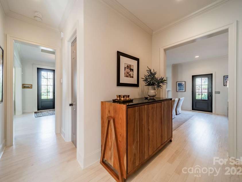 1801 Maryland Avenue, Charlotte, NC 28209.  MLS# CAR4235265, YatesRealty ID 16069. Bar area