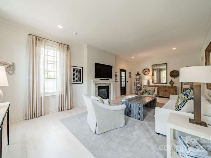 1801 Maryland Avenue, Charlotte, NC 28209.  MLS# CAR4235265, YatesRealty ID 16069. Family room