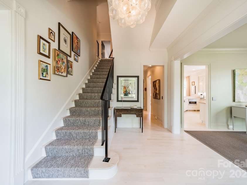 1801 Maryland Avenue, Charlotte, NC 28209.  MLS# CAR4235265, YatesRealty ID 16069. Foyer