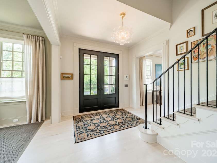 1801 Maryland Avenue, Charlotte, NC 28209.  MLS# CAR4235265, YatesRealty ID 16069. Foyer/ Front door