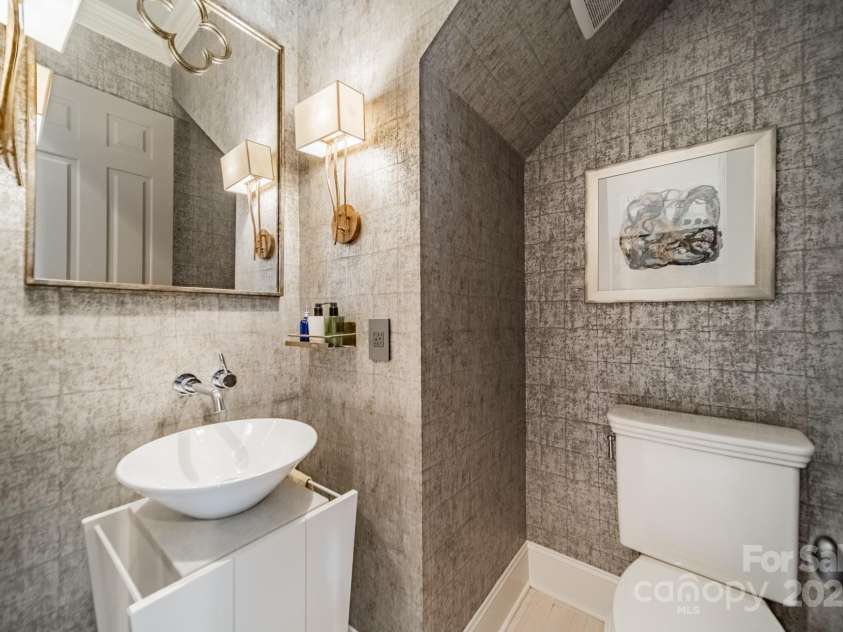 1801 Maryland Avenue, Charlotte, NC 28209.  MLS# CAR4235265, YatesRealty ID 16069. Powder room