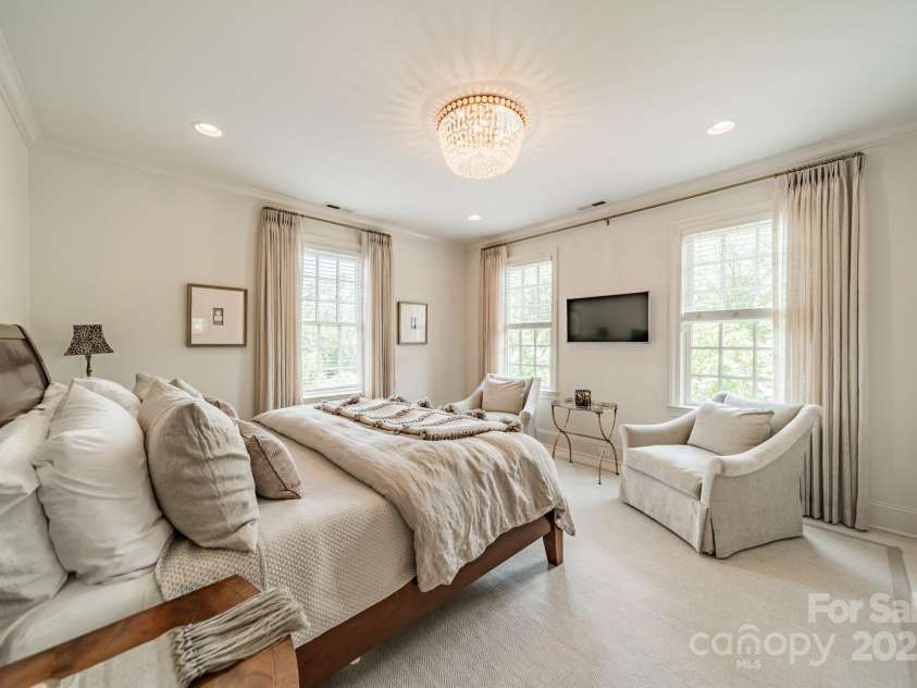 1801 Maryland Avenue, Charlotte, NC 28209.  MLS# CAR4235265, YatesRealty ID 16069. Primary Suite