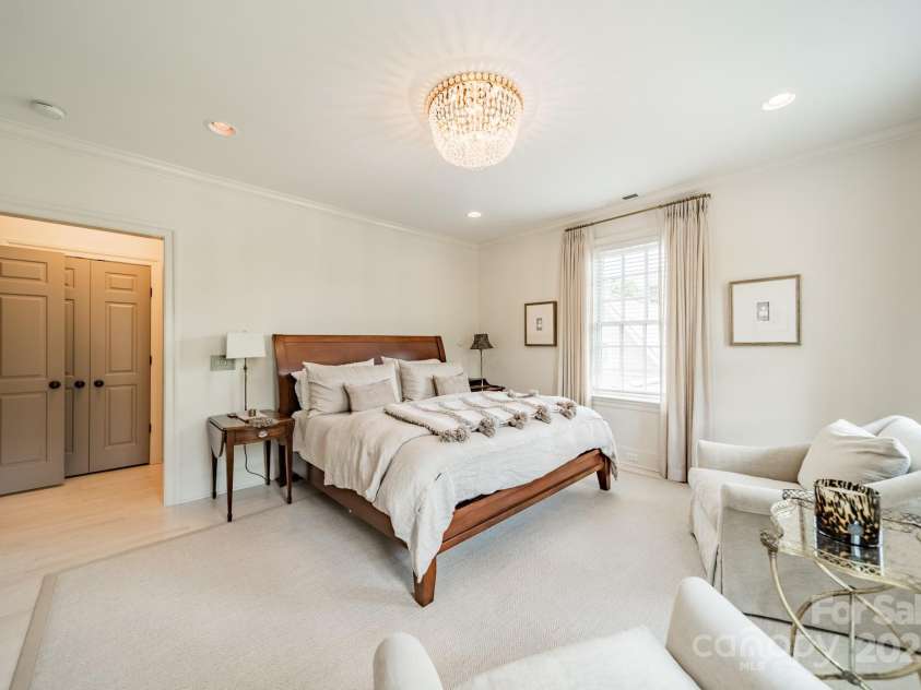 1801 Maryland Avenue, Charlotte, NC 28209.  MLS# CAR4235265, YatesRealty ID 16069. Primary Suite