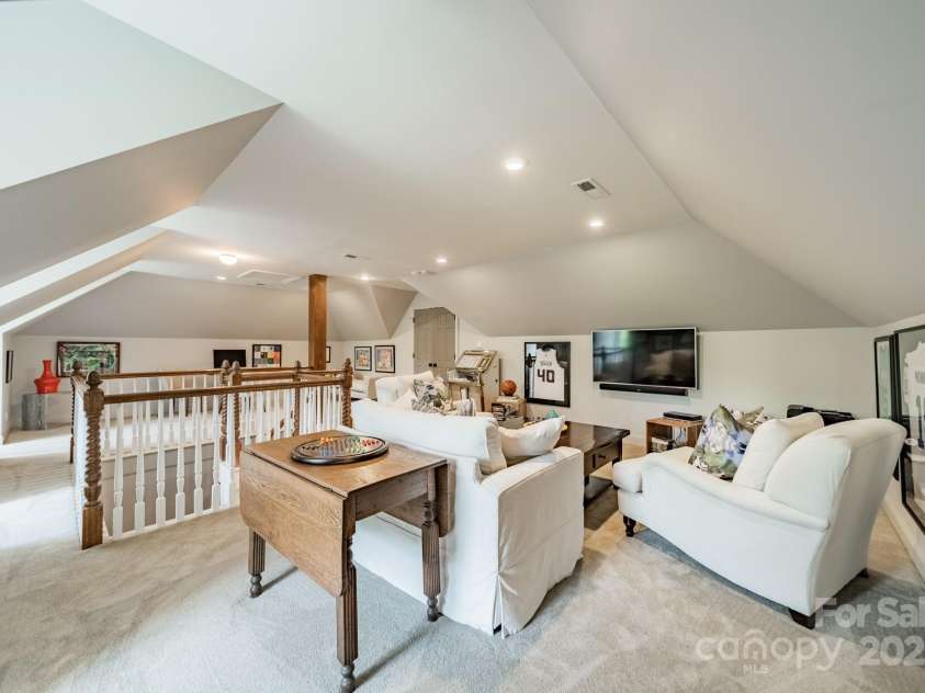 1801 Maryland Avenue, Charlotte, NC 28209.  MLS# CAR4235265, YatesRealty ID 16069. Third floor /bonus