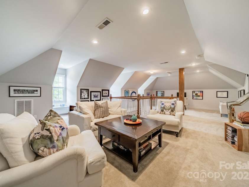 1801 Maryland Avenue, Charlotte, NC 28209.  MLS# CAR4235265, YatesRealty ID 16069. Third floor /bonus