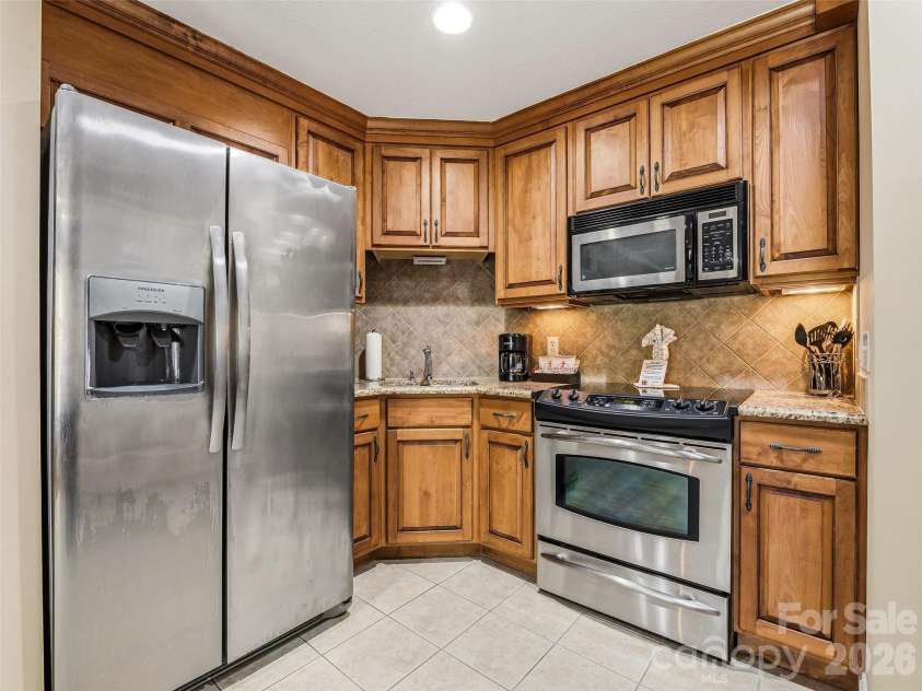 331 Bowling Park Road, Asheville, NC 28803.  MLS# CAR4375055, YatesRealty ID 16069. 
