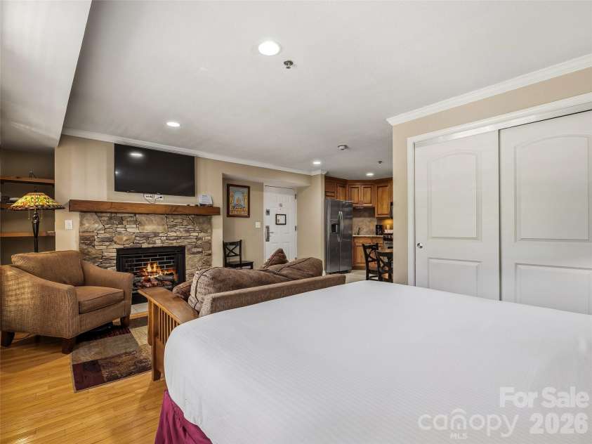 331 Bowling Park Road, Asheville, NC 28803.  MLS# CAR4375055, YatesRealty ID 16069. 