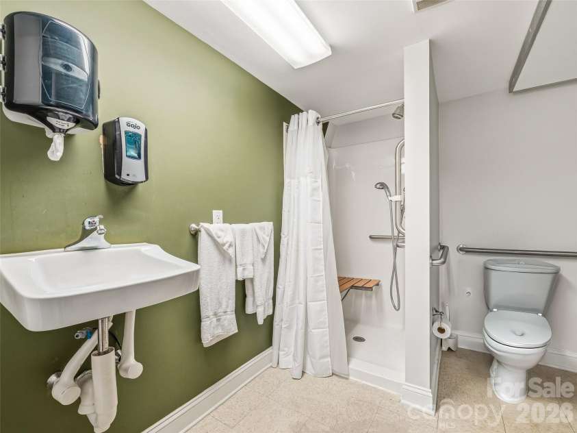 331 Bowling Park Road, Asheville, NC 28803.  MLS# CAR4375055, YatesRealty ID 16069. 