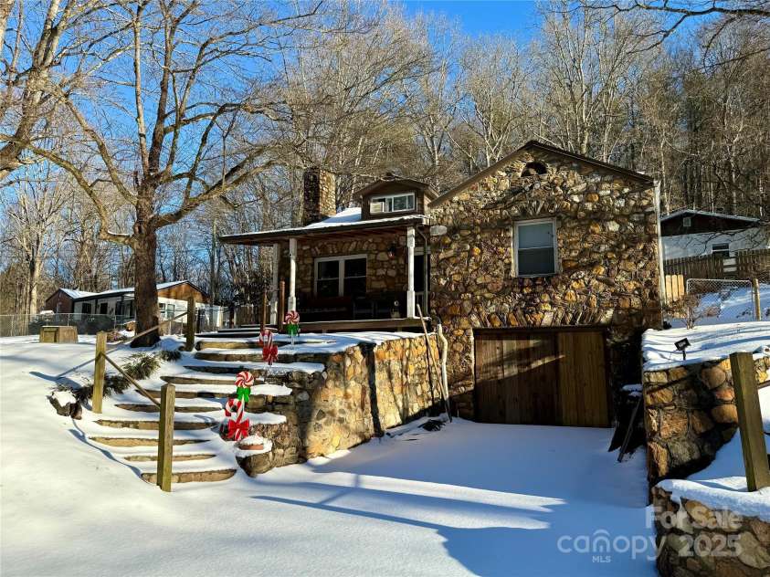 122 and 124 Avian Court, Brevard, NC 28712.  MLS# CAR4198391, YatesRealty ID 1607. 