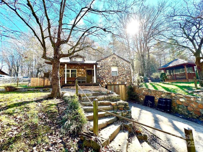 122 and 124 Avian Court, Brevard, NC 28712.  MLS# CAR4198391, YatesRealty ID 1607. 