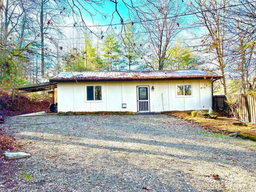 122 and 124 Avian Court, Brevard, NC 28712.  MLS# CAR4198391, YatesRealty ID 1607. 