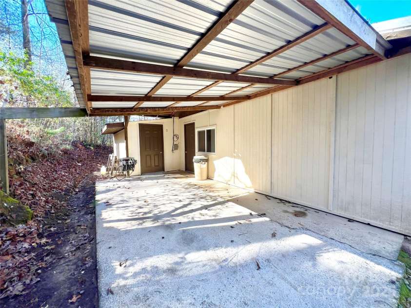 122 and 124 Avian Court, Brevard, NC 28712.  MLS# CAR4198391, YatesRealty ID 1607. 