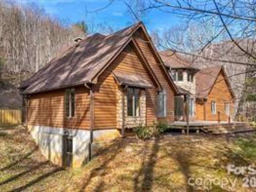 249 Starlin Mountain Road, Bakersville, NC 28705.  MLS# CAR4345394, YatesRealty ID 1607. 