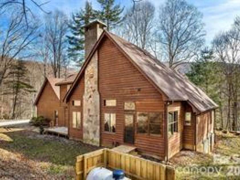 249 Starlin Mountain Road, Bakersville, NC 28705.  MLS# CAR4345394, YatesRealty ID 1607. 