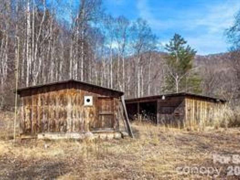 249 Starlin Mountain Road, Bakersville, NC 28705.  MLS# CAR4345394, YatesRealty ID 1607. 