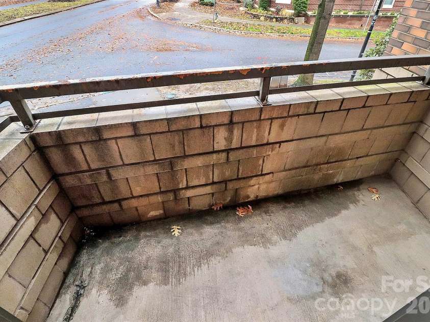 712 Davidson Street, Charlotte, NC 28202.  MLS# CAR4402173, YatesRealty ID 16070. Balcony Patio
