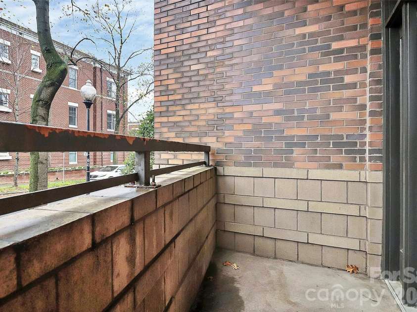 712 Davidson Street, Charlotte, NC 28202.  MLS# CAR4402173, YatesRealty ID 16070. Balcony Patio