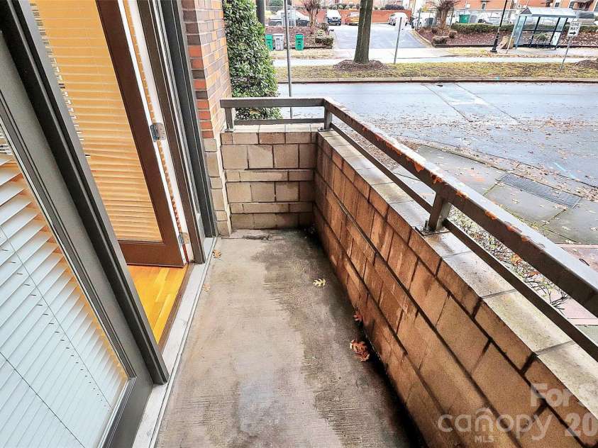712 Davidson Street, Charlotte, NC 28202.  MLS# CAR4402173, YatesRealty ID 16070. Balcony Patio