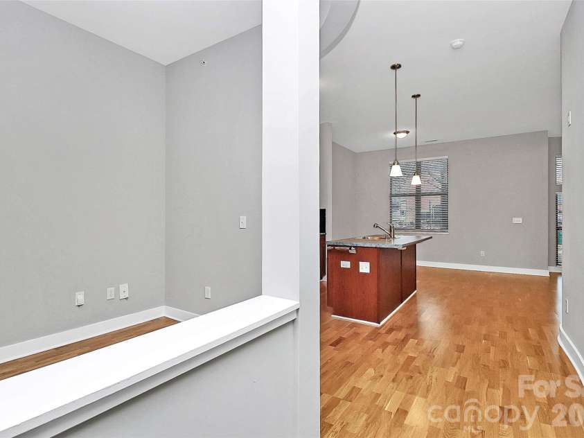 712 Davidson Street, Charlotte, NC 28202.  MLS# CAR4402173, YatesRealty ID 16070. Entry View