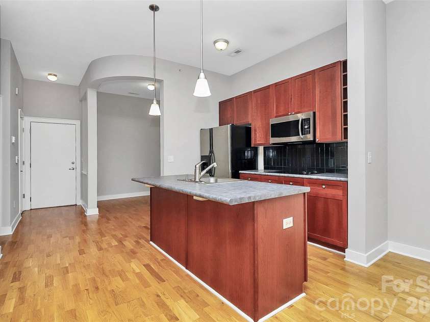 712 Davidson Street, Charlotte, NC 28202.  MLS# CAR4402173, YatesRealty ID 16070. Kitchen