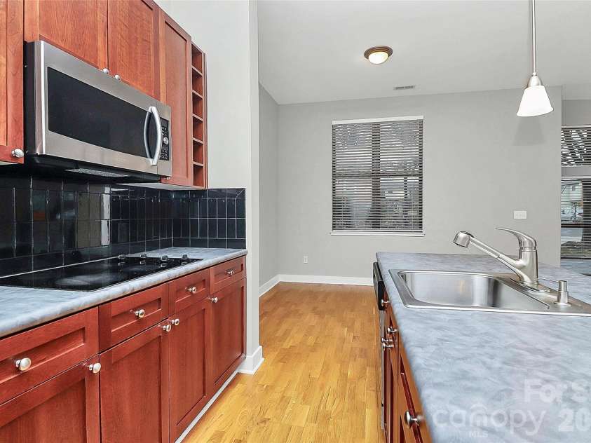712 Davidson Street, Charlotte, NC 28202.  MLS# CAR4402173, YatesRealty ID 16070. Kitchen and Breakfast Area View