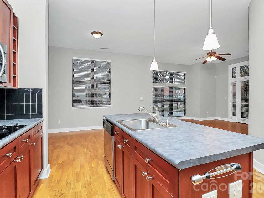 712 Davidson Street, Charlotte, NC 28202.  MLS# CAR4402173, YatesRealty ID 16070. Kitchen, Breakfast and Living Room View